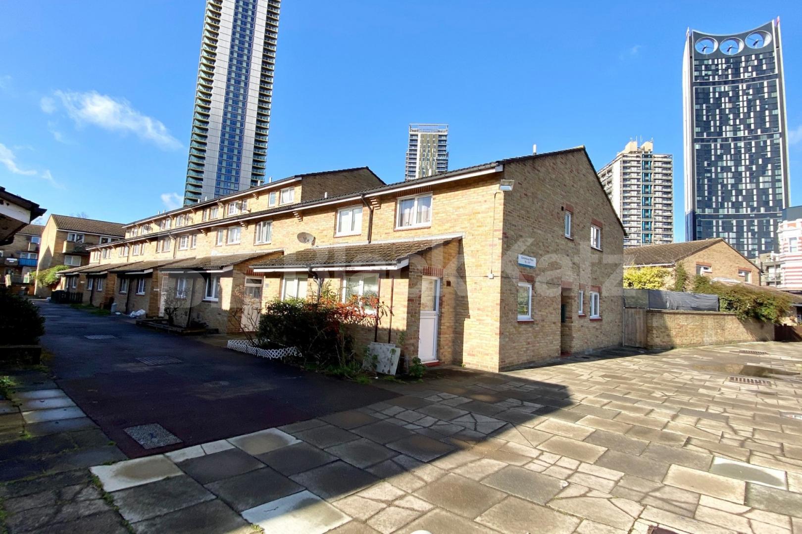 1100 Sq.Ft. of living & entertaining space with hot water & heating included Canterbury Place, Elephant and Castle